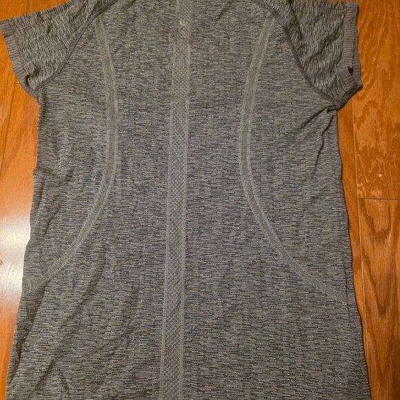Lululemon swiftly Tech tee size 10 - Picture 2 of 3